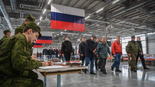 Рустам Минниханов посетил пункт сбора и встретился с мобилизованными татарстанцами