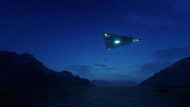 В Сети появились кадры с треугольными НЛО, зависшими над эсминцем ВМС США