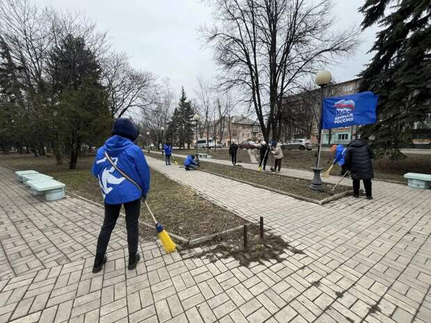 Харцызск освобождён от мусора вместе с Единой Россией