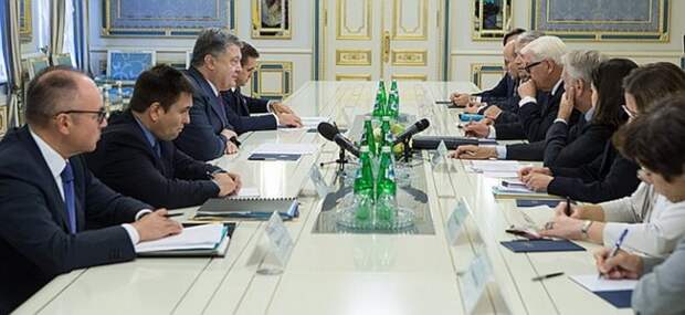 Порошенко “культурно послал” глав МИД Франции и Германии – требовали того же, что и Путин Порошенко “культурно послал” глав МИД Франции и Германии – требовали того же, что и Путин