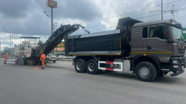 Ремонт дороги / Фото: Telegram-канал администрации Барнаула