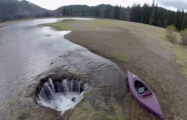 Oregeon Lost Lake draining through hole
