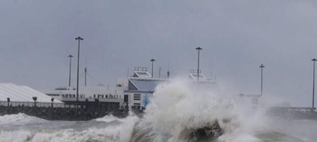 «Шторм века» сорвал боновую защиту Севастопольской бухты и Крымского моста?