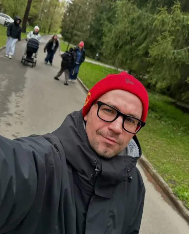 Александр Петров с семьей