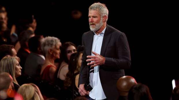 NFL World Reacts To Brett Favre's Statement About Welfare Scandal