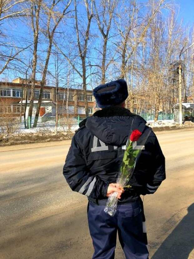 акция «Цветы для Автоледи»