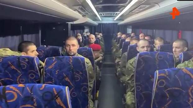 Борт с освобожденными из плена военными ВС РФ приземлился в России