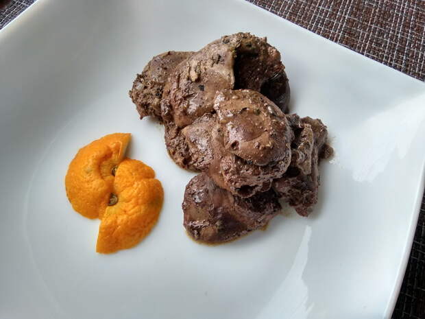 Печень в апельсиновом маринаде с травами