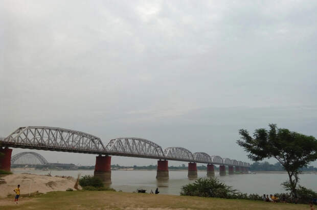 Живописный мост Ava Bridge был не только архитектурной жемчужиной. Без него полностью встала ветвь железной дороги.