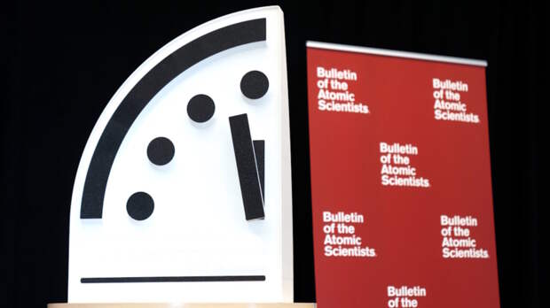 Стрелки "Часов Судного дня" перевели сразу на четыре секунды – полночь все ближе