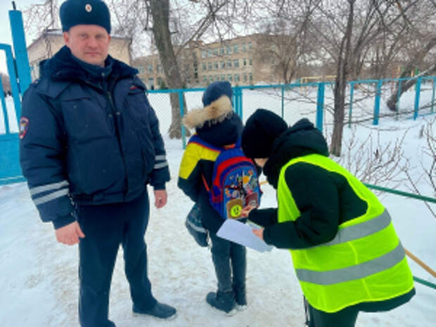 В Самарской области Госавтоиснпекторы совместно с родительским патрулем провели профилактические беседы с юными участникам дорожного движения