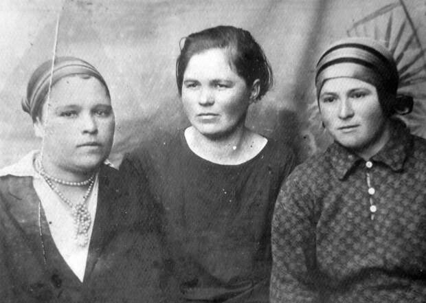 Лица эпохи Неизвестный автор, 1 мая 1938 - 28 августа 1941 года, Куйбышевская обл., из архива Дарьи Микацадзе.
