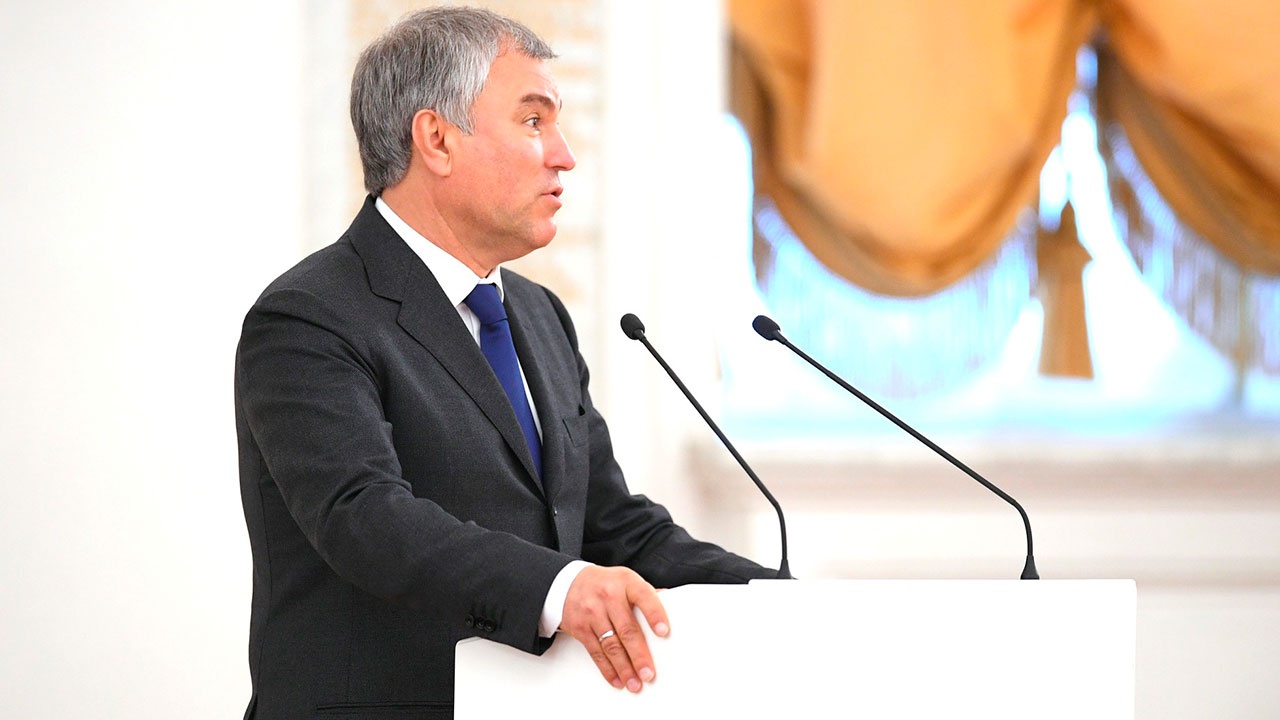Володин считает правильным лишать гражданства РФ тех, кто получает «печеньки госдепа» Володин считает правильным лишать гражданства РФ тех, кто получает «печеньки госдепа»