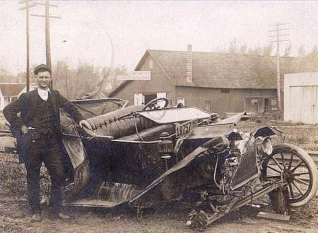 Фотографии аварий в годы, когда автомобилей было довольно мало