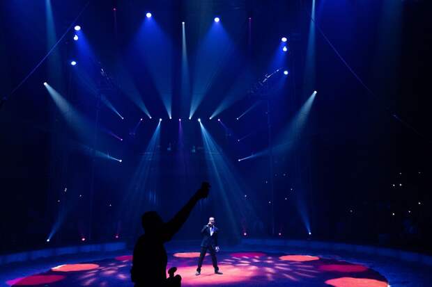 Bild: пара акробатов с Украины упала с высоты в цирке Штутгарта