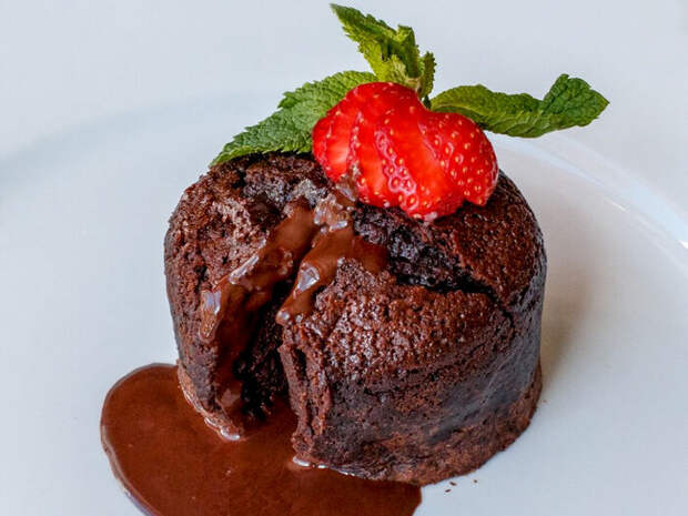 Шоколадный фондан - отличный романтический десерт