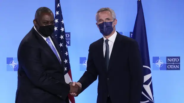 Глава Пентагона и генсек НАТО обсудили взаимодействие с Россией