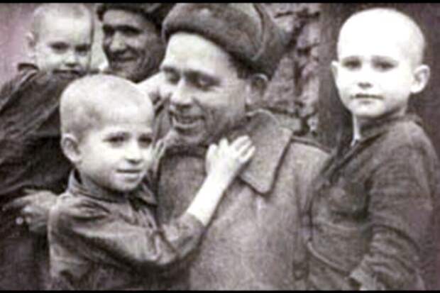 Освобожденные дети Саласпилса. 1944 г. Освобожденные дети Саласпилса. 1944 г.