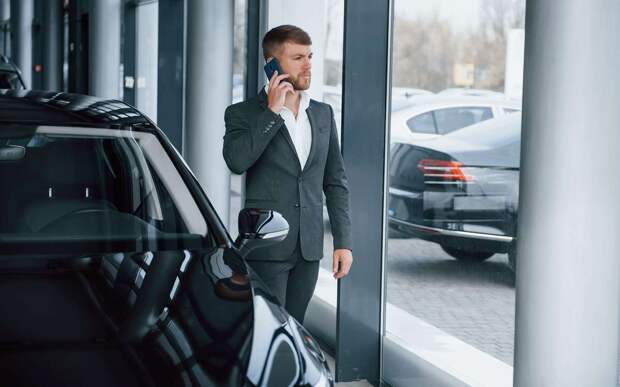 Россияне начали покупать дорогие автомобили: причины