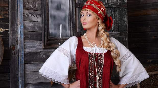 Что под сарафаном: почему женщины на Руси не носили нижнего белья, чем его заменяли? Рассказываем подробно