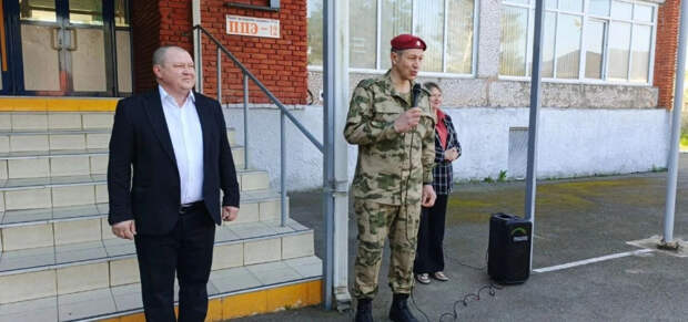 В гиагинской школе № 4 прошла встреча с ветераном СВО