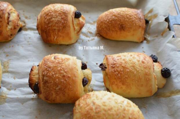 Сдобные булочки с изюмом