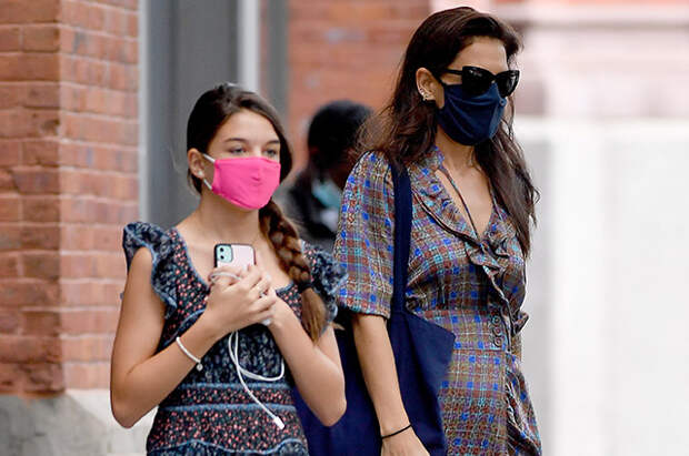 Кэти Холмс с дочерью Сури на прогулке в Нью-Йорке