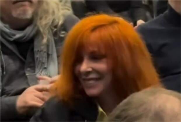 В сети восхитились внешностью 64-летней Милен Фармер на видео с премьеры шоу