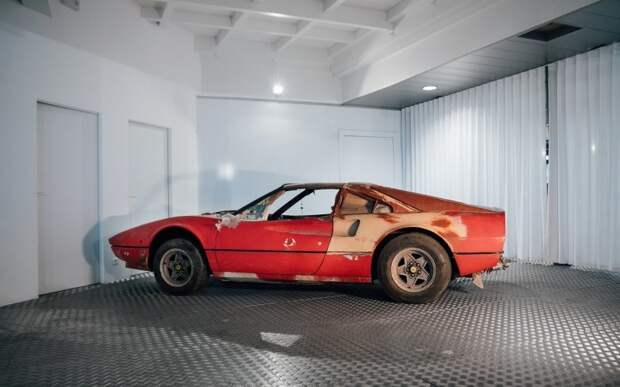 Ferrari 308 GTSi 1982 года — действительно особенная находка в сарае