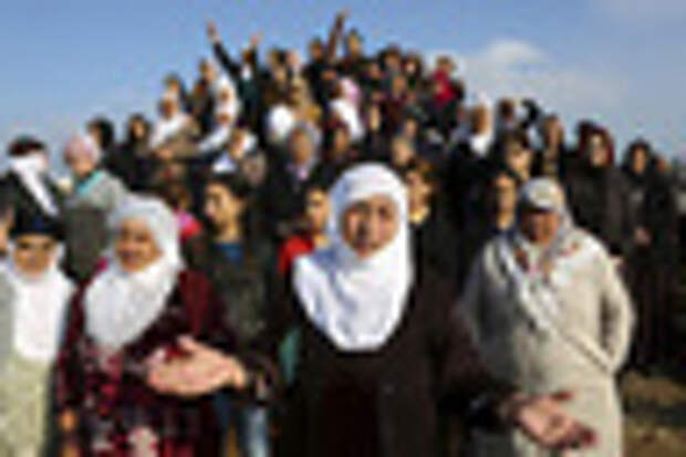 Women react during the funeral of Diyarbakir Bar Association President Tahir Elci in the Kurdish-dominated southeastern city of Diyarbakir, Turkey, November 29, 2015. Thousands gathered for the funeral of Elci, a Kurdish lawyer and human rights activist gunned down on Saturday in a southern eastern city at the centre of months of violence. 