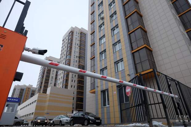 За незаконную установку шлагбаума во дворе могут оштрафовать до 300 тысяч рублей