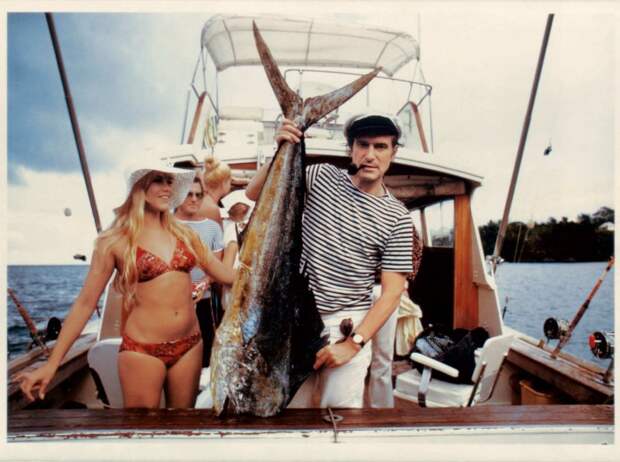 Основатель журнала Playboy Хью Хефнер на рыбалке, 70-е в мире, знаменитости, кадры, люди, молодость, слава, фото
