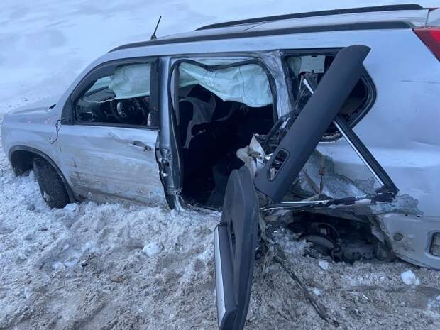 Авария дня. Женщина и девочка пострадали в ДТП на трассе в Новосибирской области