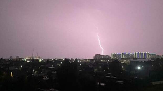 Гроза в Барнауле / Фото: amic.ru 