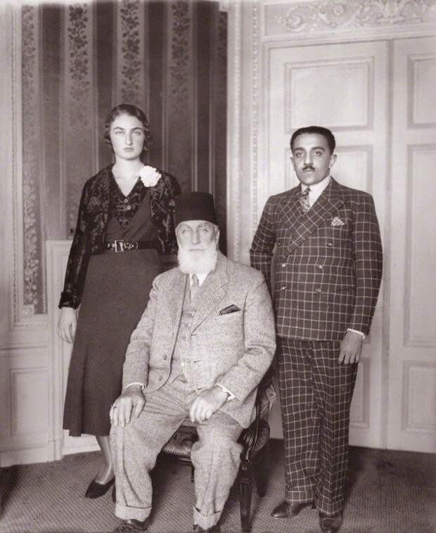 Дюррюшехвар Султан с отцом и мужем. 1931 год. Дюррюшехвар Султан с отцом и мужем. 1931 год. гарем, женщины, красота, османская империя, правда, турция