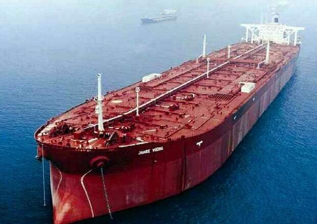 Танкер КНР нефть