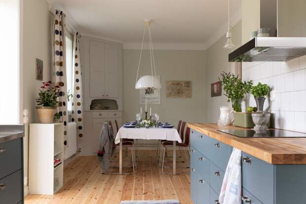 По сути, столовая и кухня — единое помещение, без дополнительного зонирования