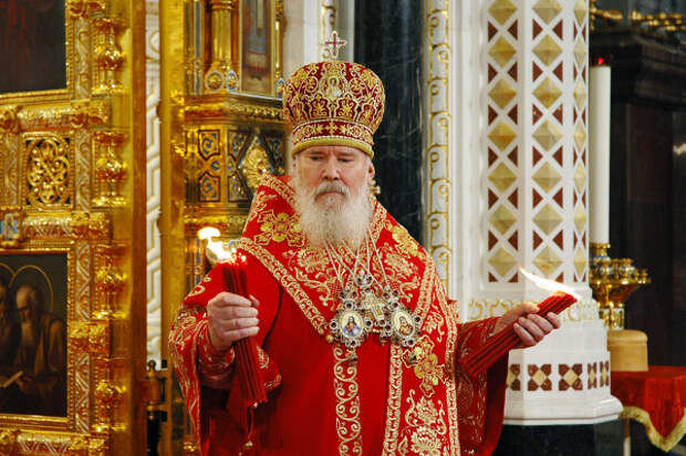 Патриархом Московским и всея Руси избран Алексий II.