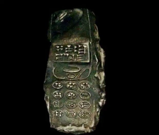 Телефон 13. Мобильник 13 века. Находка археологов 13 века телефон. Шумерский мобильник. Самый древний мобильник.
