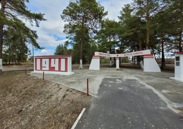 Военнослужащие ЦВО  провели субботник в парке Победы в Свердловской области