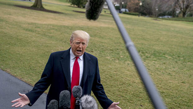 Президент США Дональд Трамп во время встречи с журналистами. 23 февраля 2018