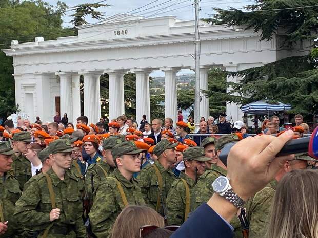 Крымских мобилизованных снабдили теплыми вещами и обеспечили культурной программой