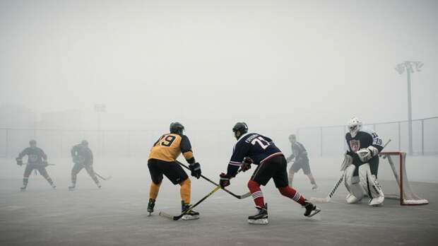 Аскольд Запашный сломал зуб за 150 тысяч рублей на хоккейной тренировке