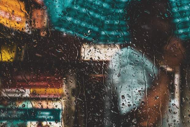 Тепло не возвращается: в Смоленске продолжается сезон дождей и мокрого снега