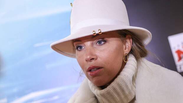 Полина Диброва поужинала с Дмитрием Дибровым при свечах: «У папы в гостях»