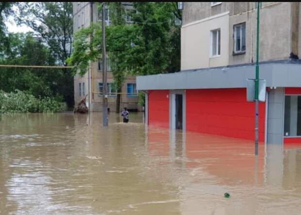 Пострадавших от наводнения в Керчи размещают в гостиницах и санаториях 