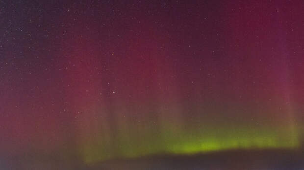 Красочный шторм: северное сияние заметили в нескольких регионах России