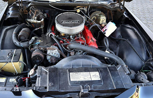 Двигатель Buick Riviera.