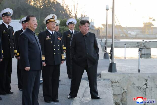 Ким Чен Ын посетил испытания ракетных систем северокорейского эсминца