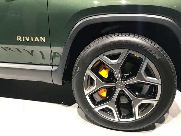 Pirelli создала шины для первого в мире электропикапа от Rivian